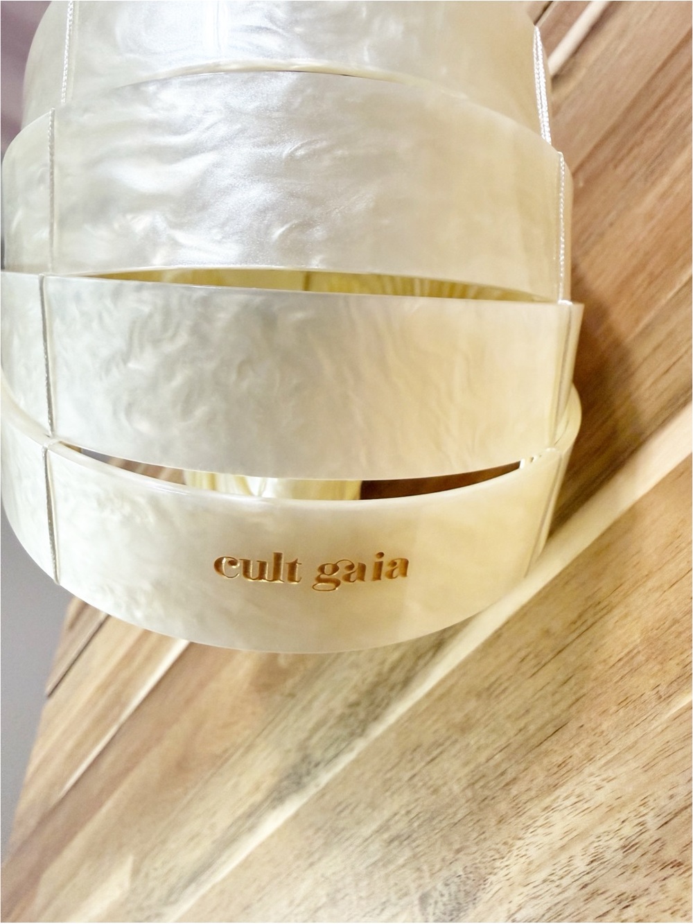 Cult Gaia Sirena Shell Acrylic Rounded Seashell Clutch in Ivory $398 MSRP - Picture 12 of 13